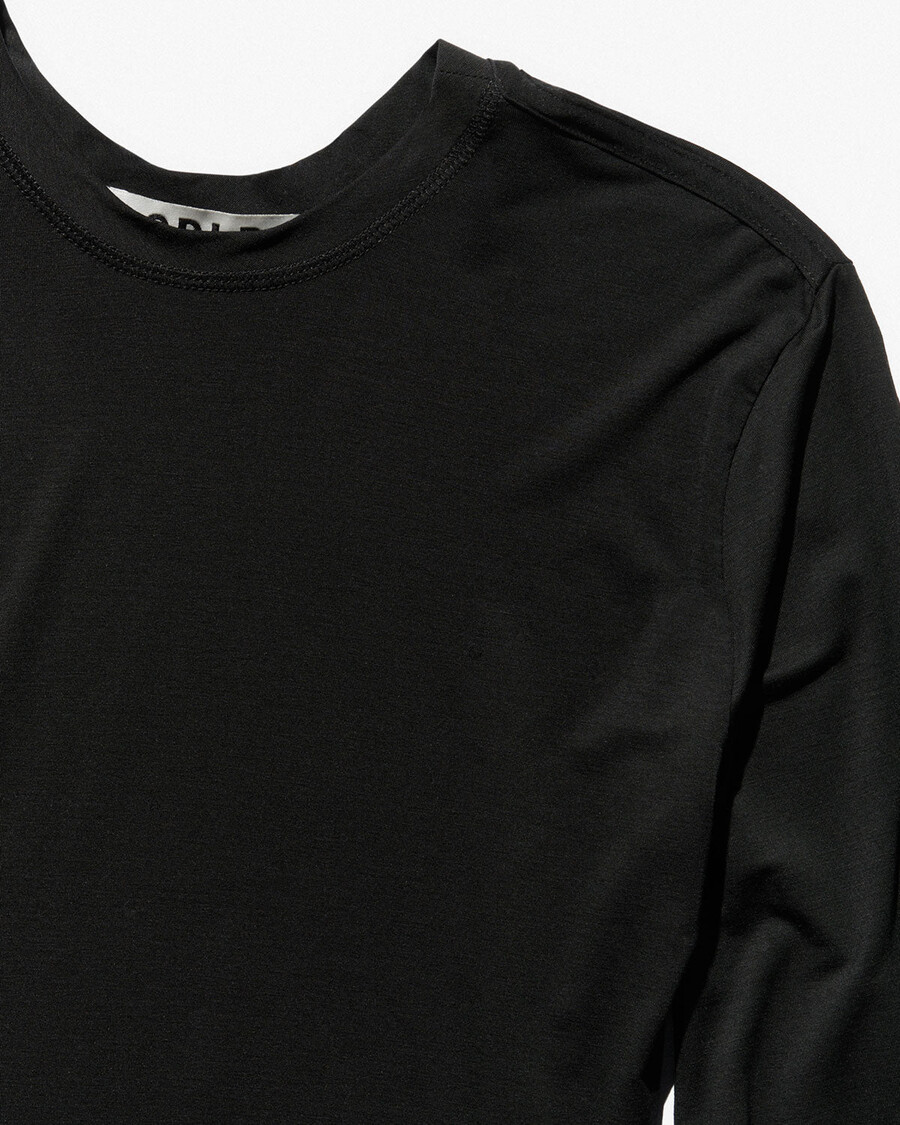 camiseta ligera de manga larga para mujer en negro tienda—cdlp
