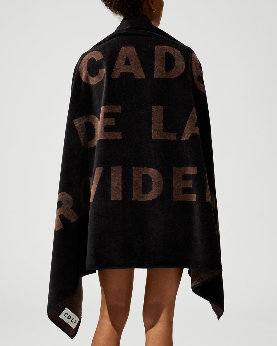 toalla en negro y marrón comprar ahora — cdlp