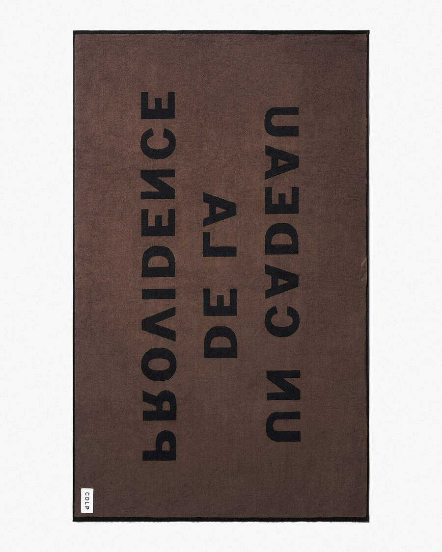 toalla en negro y marrón comprar ahora — cdlp
