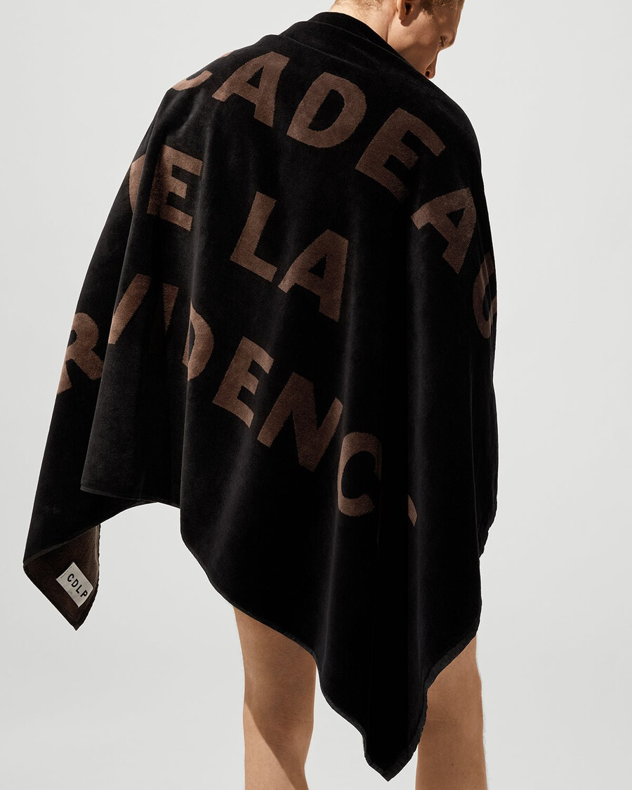 toalla en negro y marrón comprar ahora — cdlp