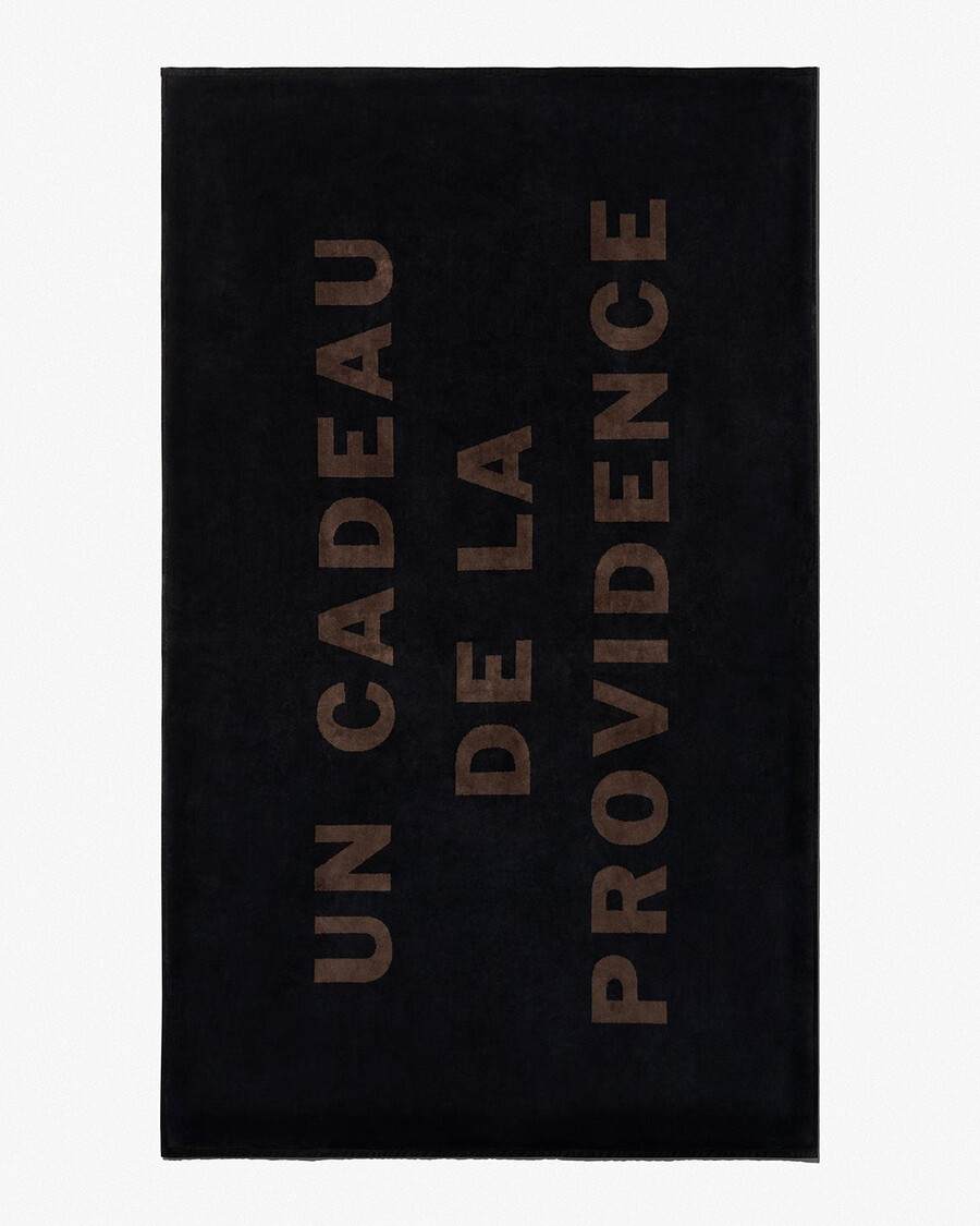 toalla en negro y marrón comprar ahora — cdlp